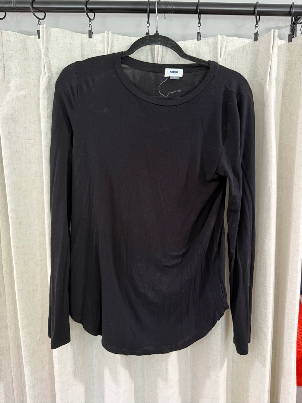 Old Navy Black Long-Sleeve Crewneck Tee - Lightweight Basics